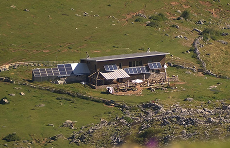 Remote-farm-with-solar-panels